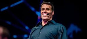 Foto de Anthony Robbins (Tony Robbins), autor de Poder Sem Limites e mestre em PNL.